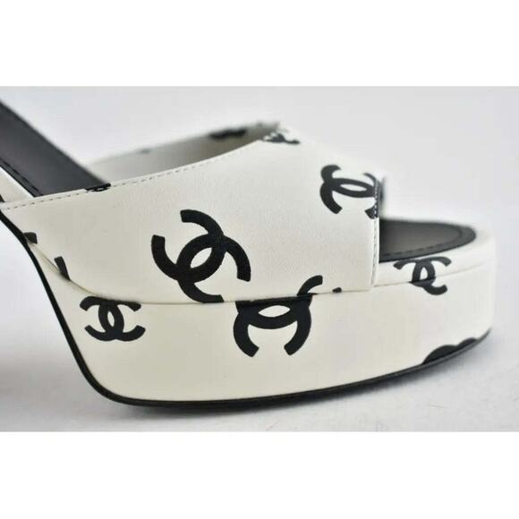 Chanel 22S White Black Lambskin CC Logo Platform Strap Block Heel Sandal 41.5 - Picture 3 of 12